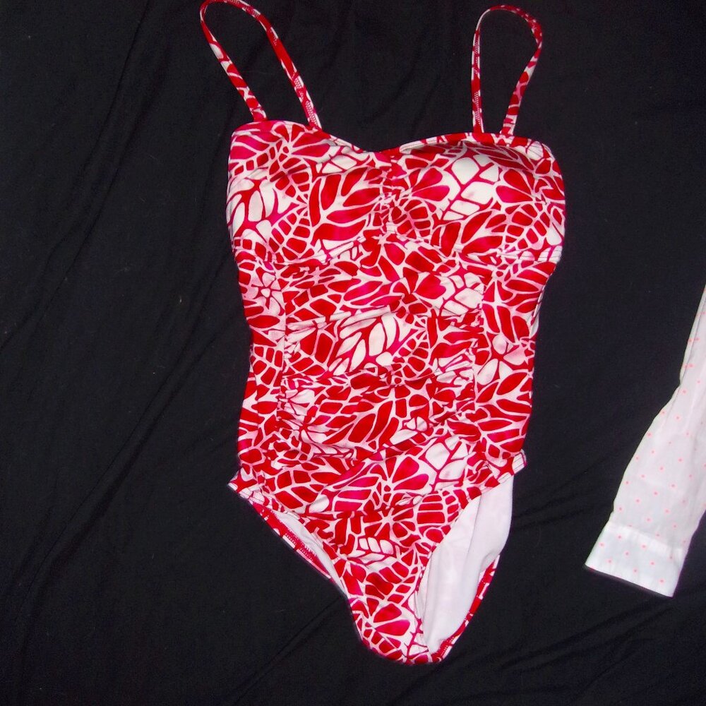size 6 womens one piece red  white swim suit wear swimming small